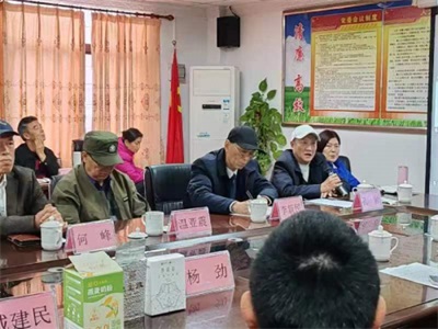 在“农业兴旺、农民安定，则国家统一、社会稳定”的时代强音中，广东神龙食叶草农业有限公司董事长孔岩，紧握习总书记“三农”工作重要论述这把“金钥匙”，全力开拓富硒食叶草产业的广阔天地，为解决粮食安全、食品安全和全民健康问题，推动乡村振兴战略注入了新的活力。